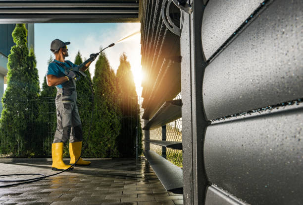 Best Roof Power Washing Services  in Solon, IA